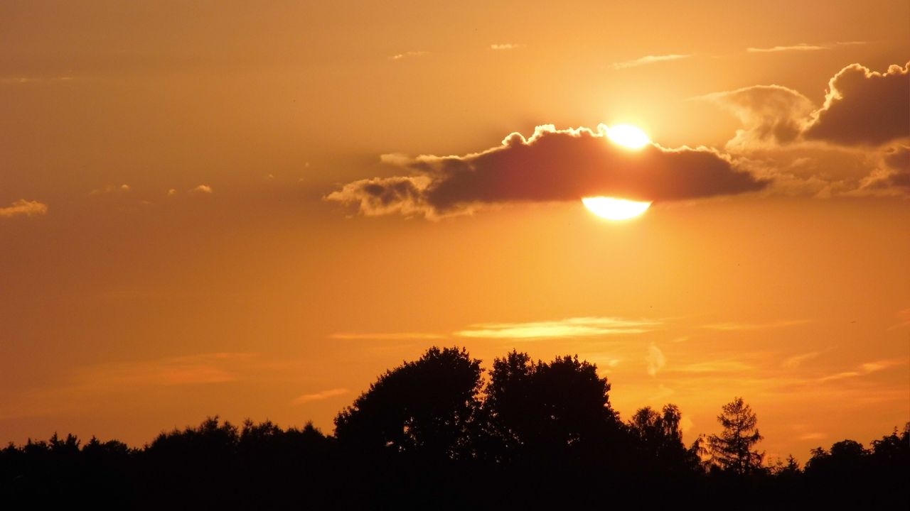 Am Abend den Sonnenuntergang vom Balkon aus genießen. Am Abend den Sonnenuntergang vom Balkon aus genießen.